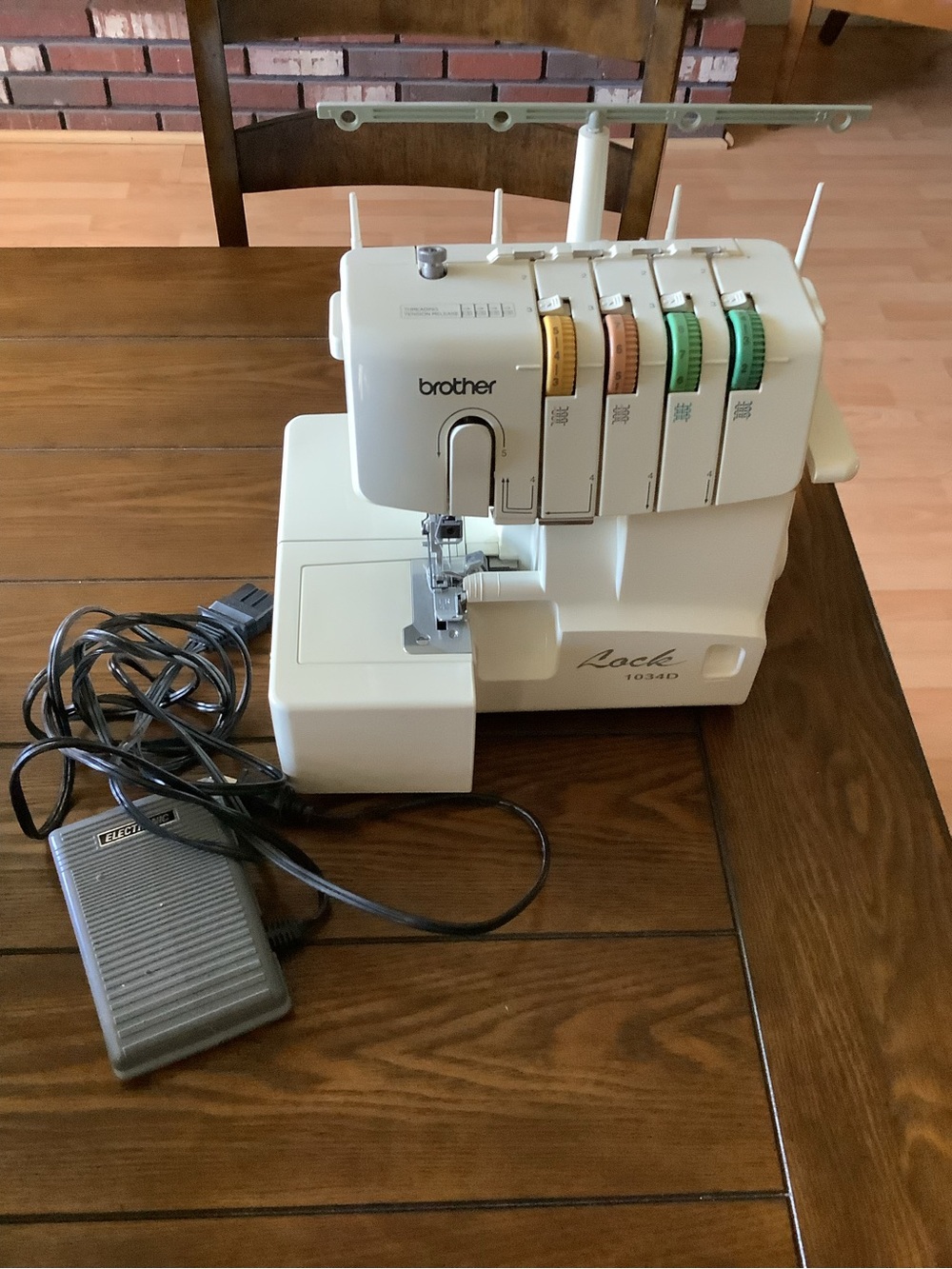 Brother serger with yellow, orange, green and teal dials - Picture 5 of 13